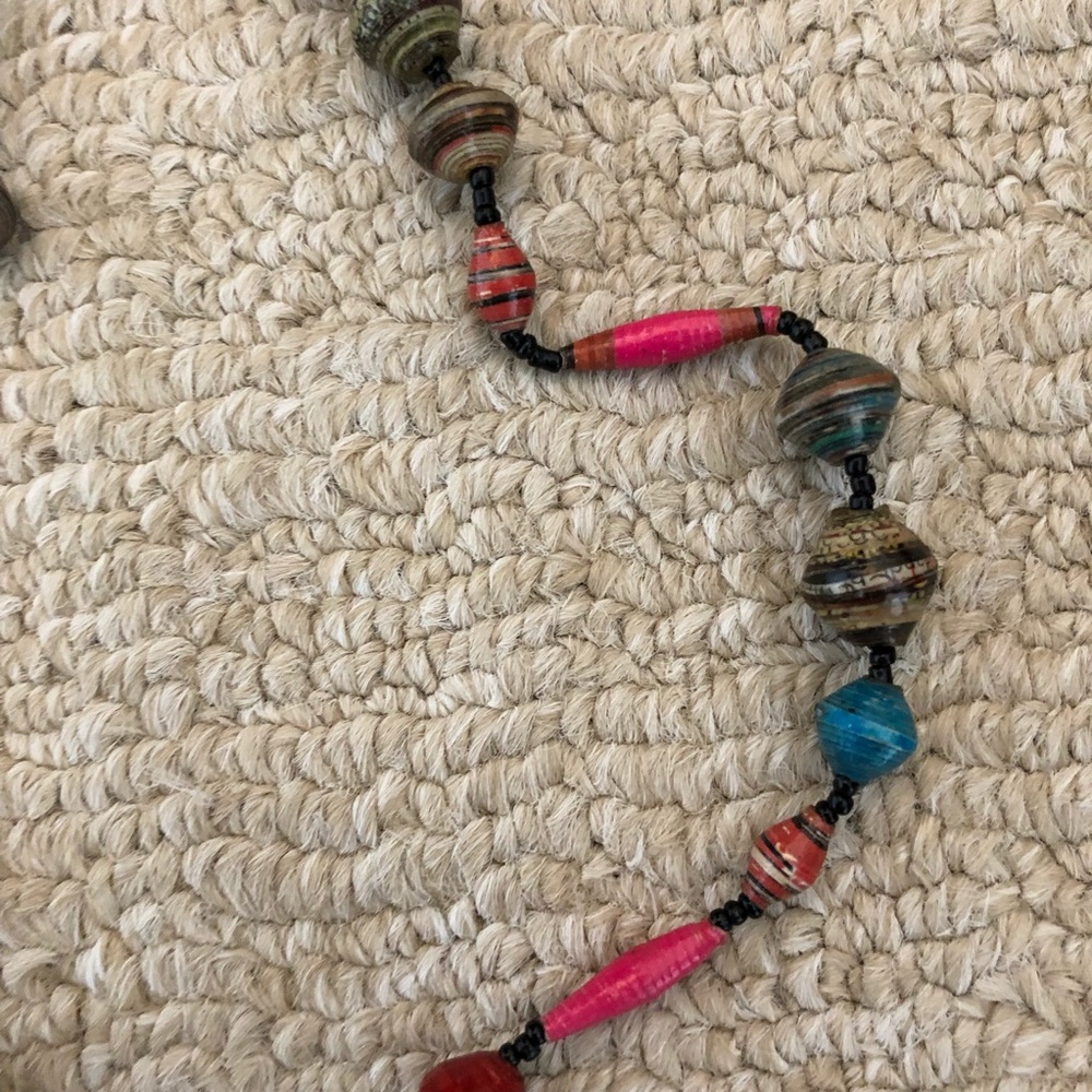 Ugandan ‘Bead for Life’ paper bead necklace - Picture 4 of 8